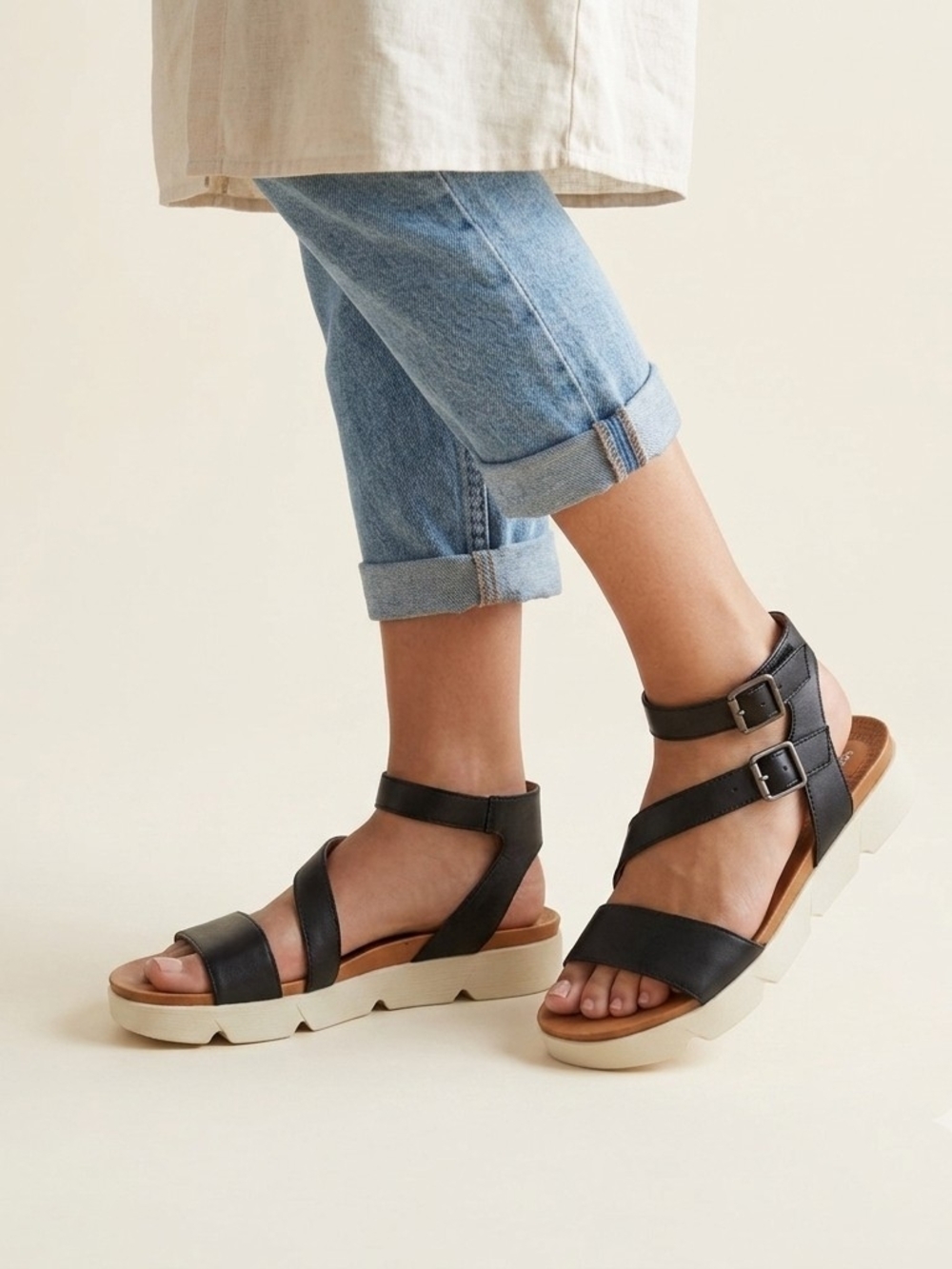 Baretraps Hollyann Black Strappy Platform Sandals Posture+ Comfort | Size 8.5